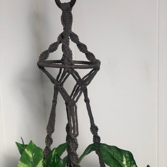 Macrame Plant Hanger: Brown, 34” long. NEW - Picture 3 of 5